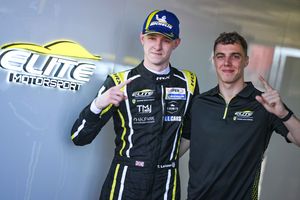 The ‘yellow submarine’ again on top: Lebbon (Elite Ferrari) takes pole 2